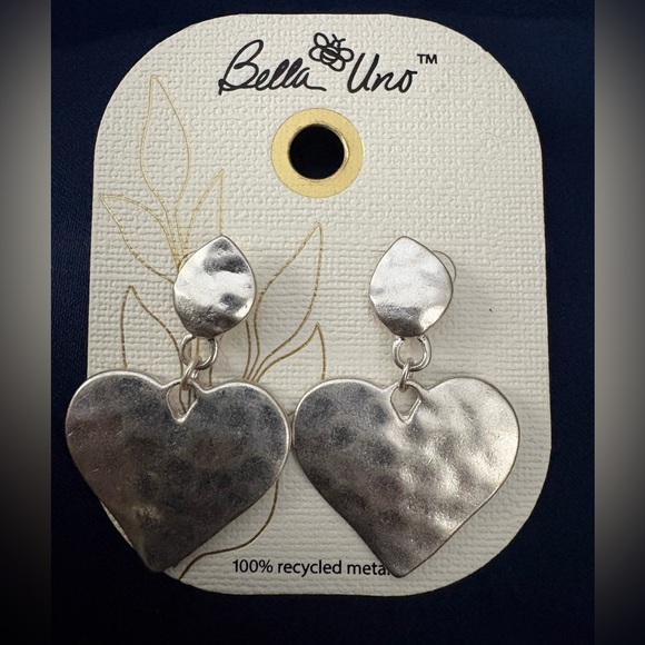 Bella Uno Jewelry - Bella Uno Silver Heart Dangle Earrings